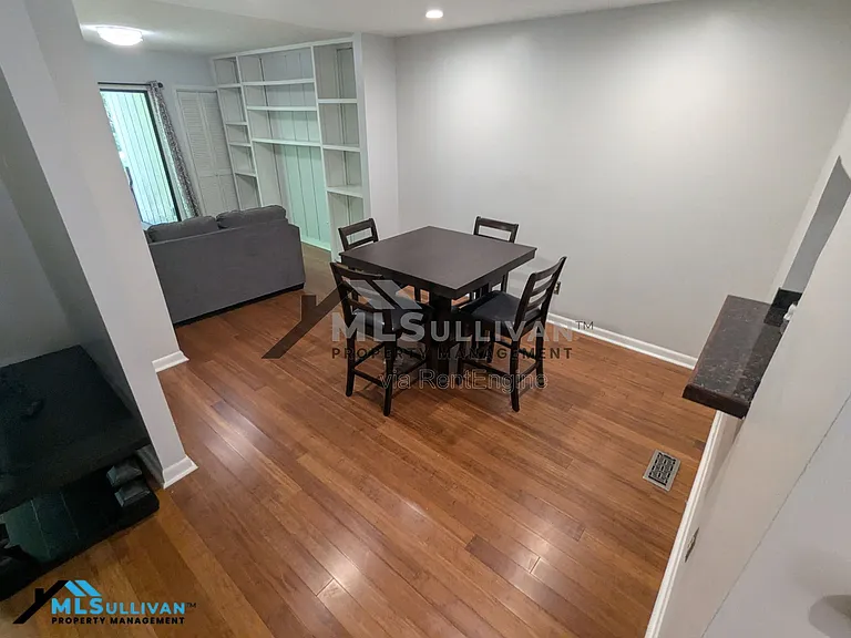 4100 Five Oaks Dr #41-1 — Photo 4