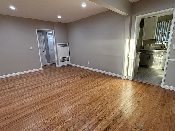 3rd image of 1161 E Washington Blvd