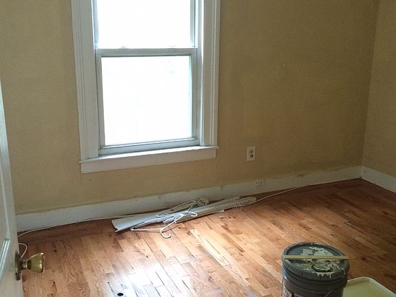 3rd image of 105 Rosette St