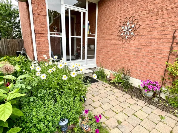 90 Bruce Cres, Barrie, ON L4N 8P4