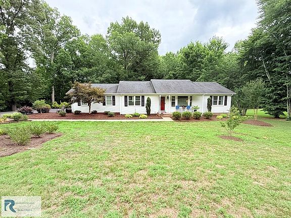 2nd image of 521 Laniers Mill Rd