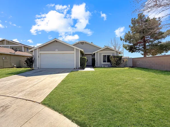 2500 Topaz Ln, Lancaster, CA 93535