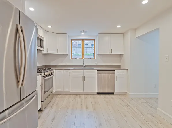 47 Poplar Street image 8 of 17