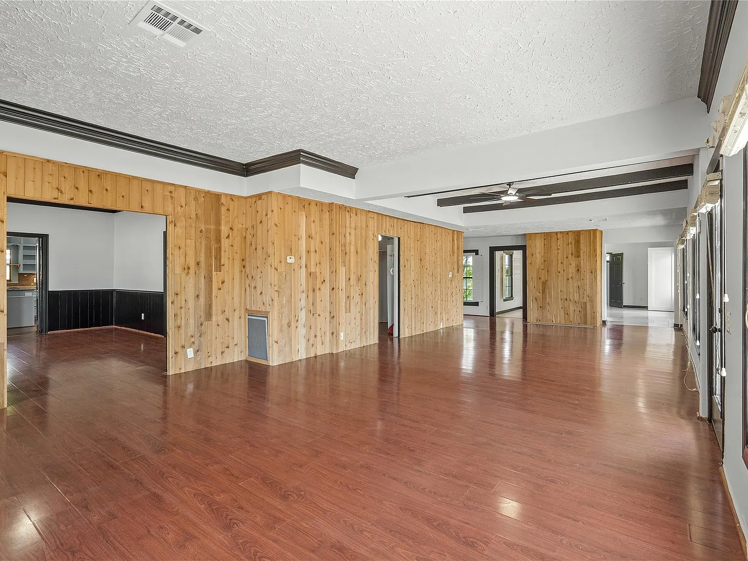 4 bed, 3.0 bath, 3098 sqft, $3,100 — Photo 3