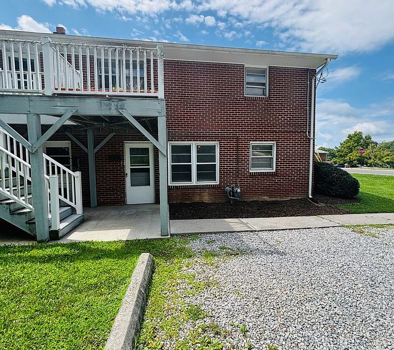 1st image of 208 Broce Dr Unit 4