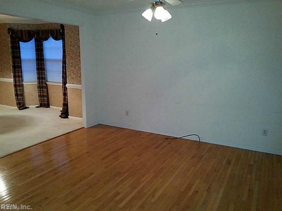 3rd image of 401 Sand Willow Ct