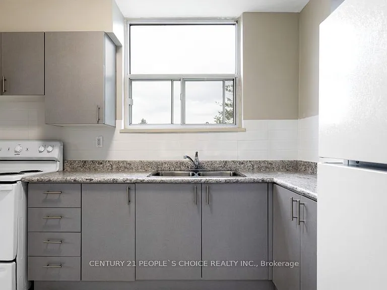 2250 Kennedy Rd #702 — Photo 6