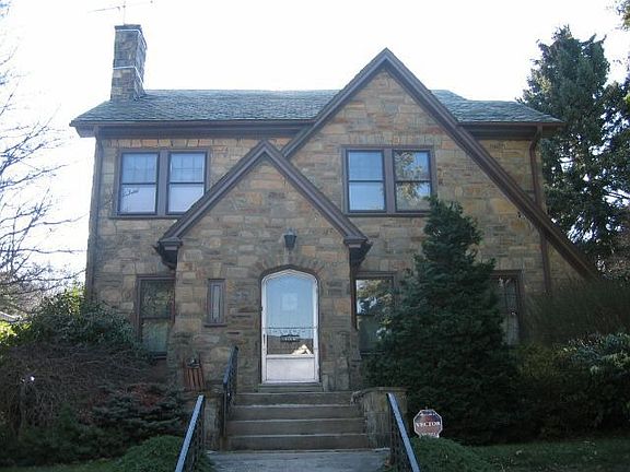 2nd image of 1016 Stirling St