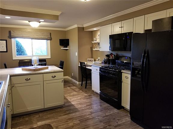 3rd image of 77 Rosemead Ln