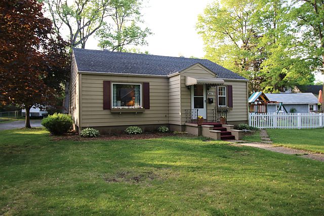 1st image of 1046 Crown Ave