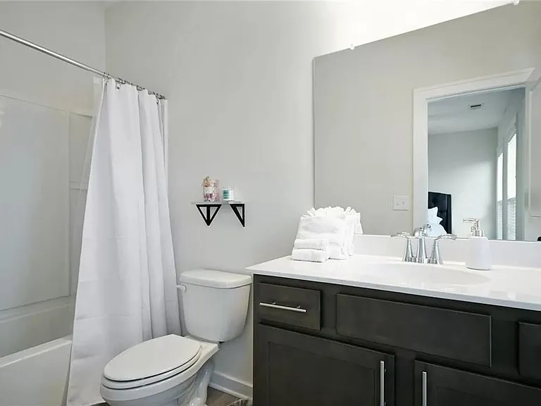 2048 Holtz Ln — Photo 20