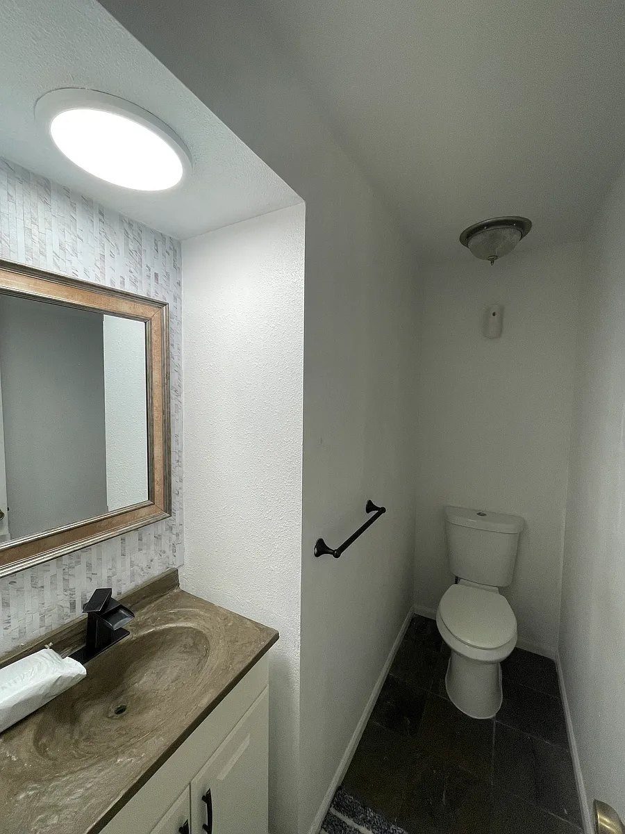 Building Photo - 935 Saturn Dr #201