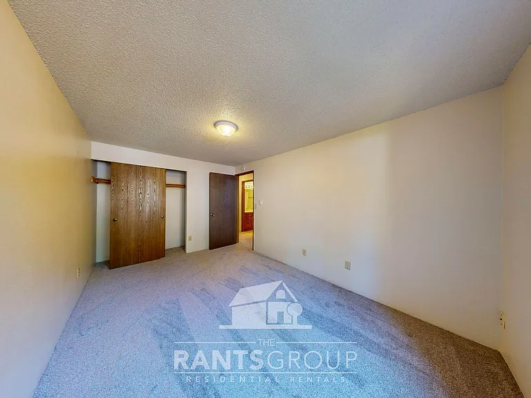 Lovely, wooded 2-bedroom apartment with a large private deck and in-unit washer & dryer! — Photo 26