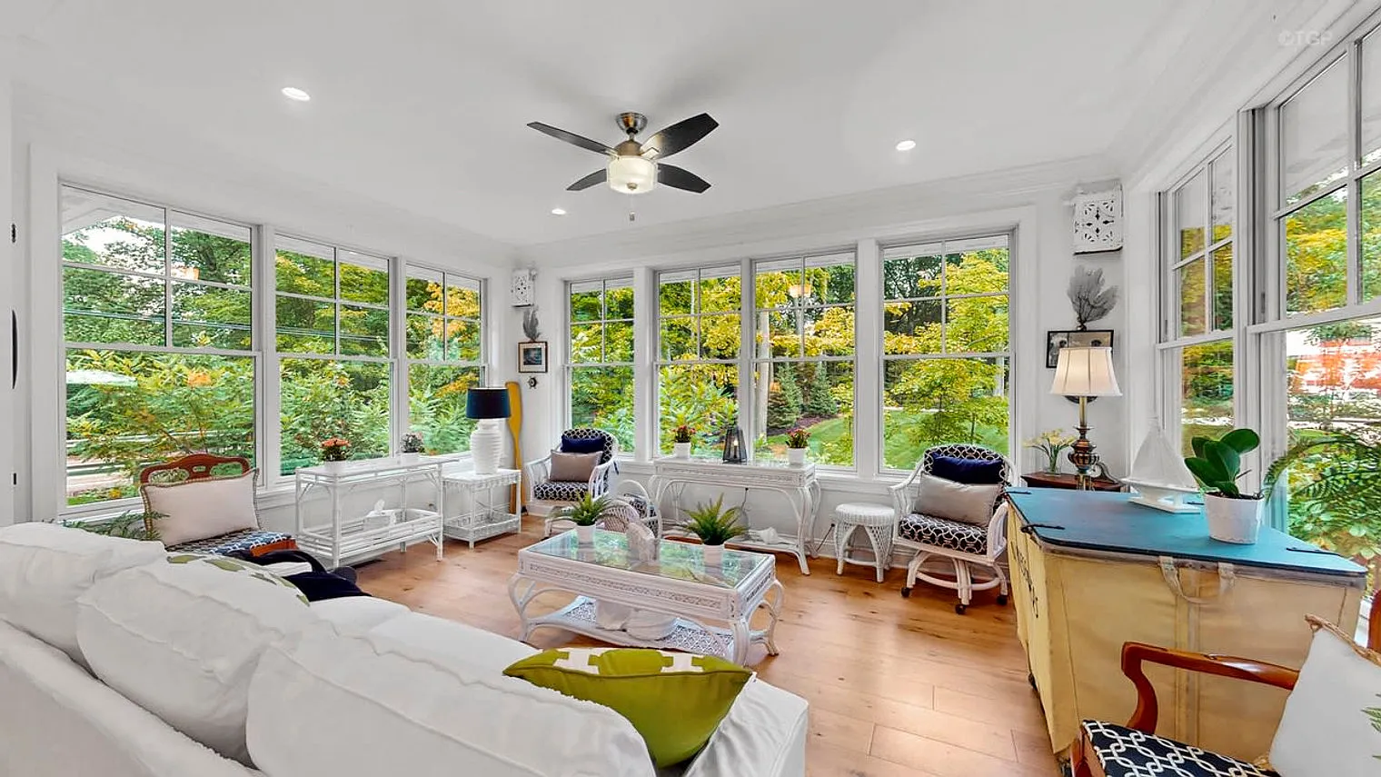 6 bed, 6.0 bath, 4197 sqft, $14,898 — Photo 2