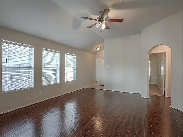 19819 Whispering Hollow Ln — Photo 13