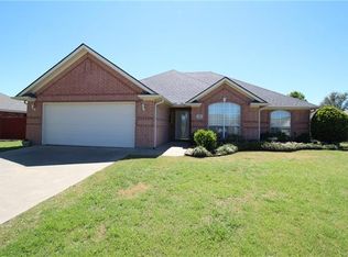 1607 Longfellow Ln, Cleburne, TX 76033