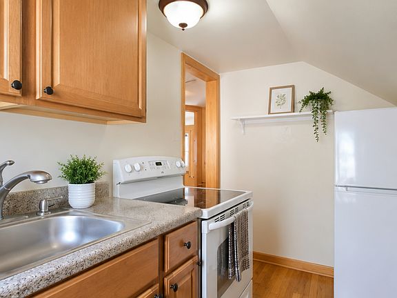 4th image of 24 Washburn Pl #2