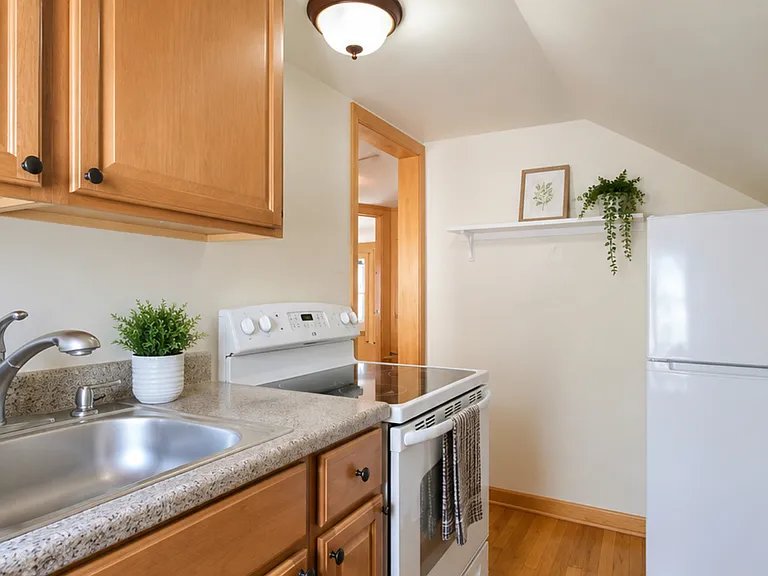 24 Washburn Pl #2 — Photo 4