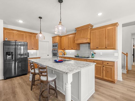 3rd image of 250 Odell Rd