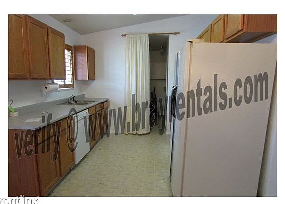 467 Pera St. kitchen