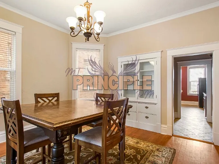 820-822 W Silver St — Photo 6