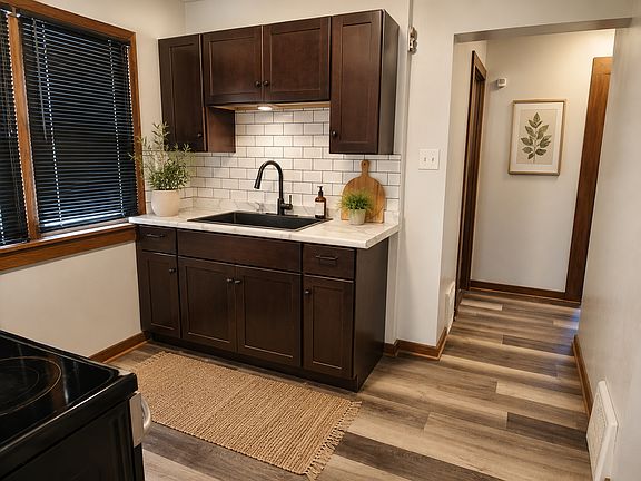 4th image of 1025 S 62nd St
