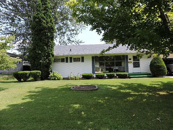 2nd image of 204 Pioneer St