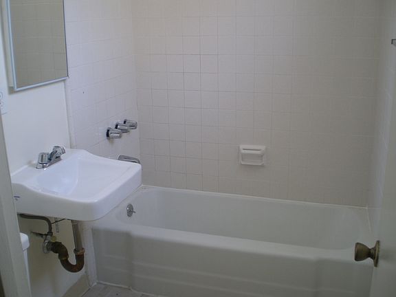 5th image of 16640 Crenshaw Blvd APT 4