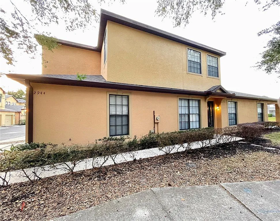 3 bed, 2.5 bath, 1570 sqft, $2,300 — Photo 1