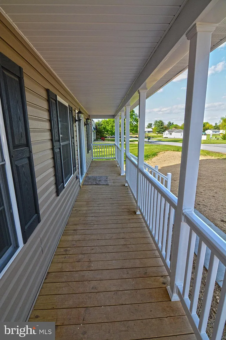 114 Sara Ann Ave photo 1