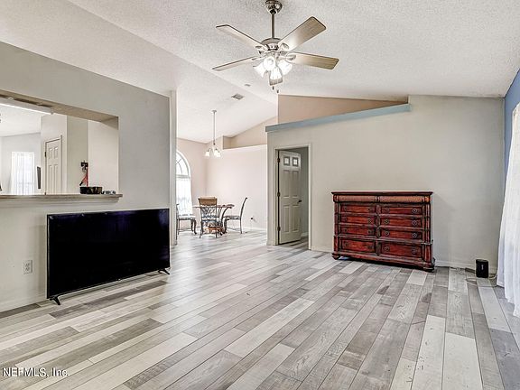 4th image of 3228 SEXTON Drive
