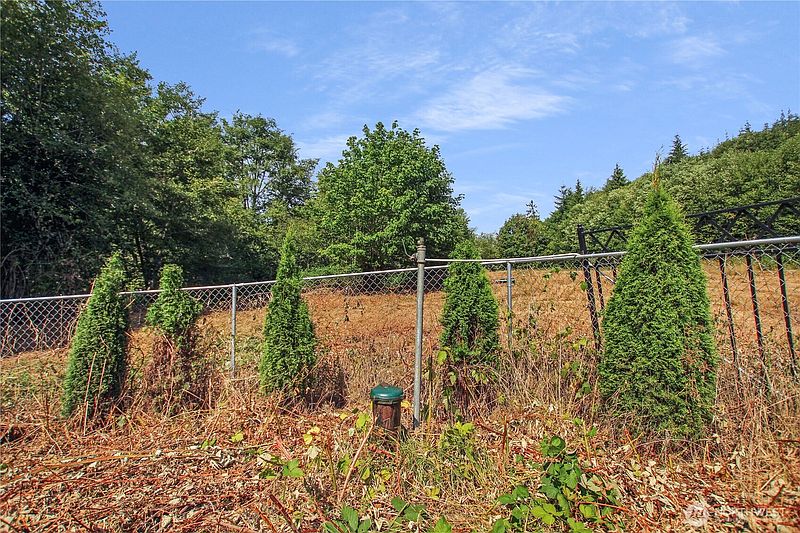 5th image of 7 Alger Creek Heights
