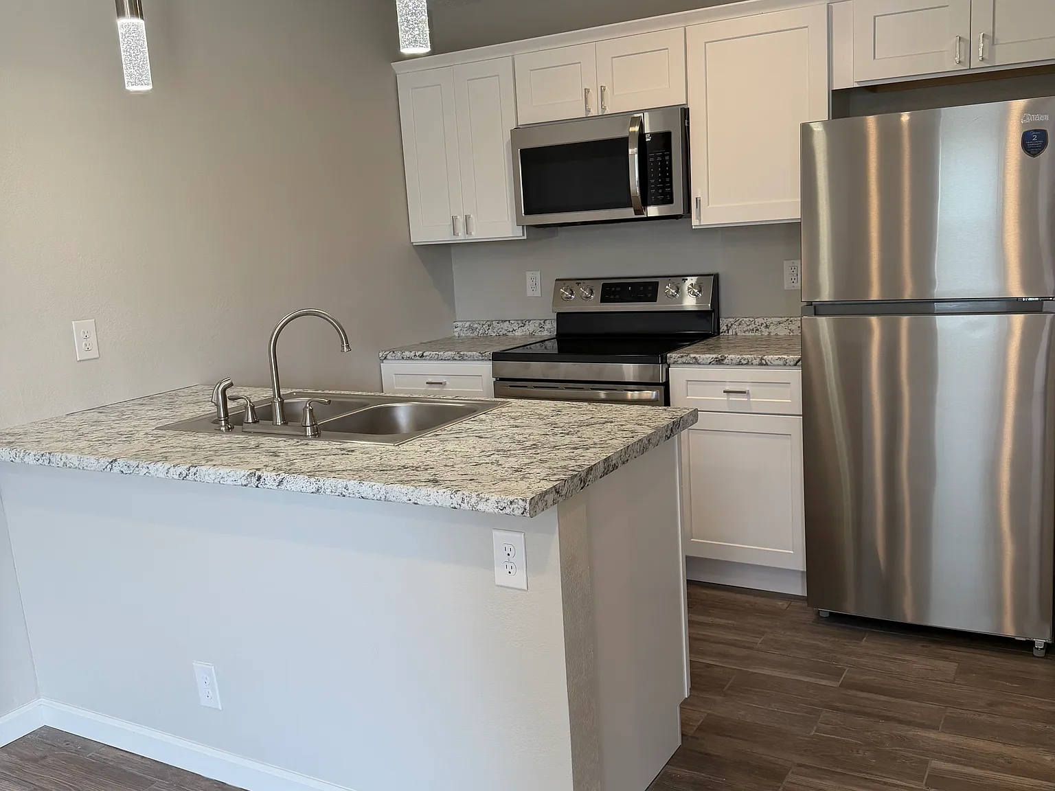 Studio, 550 sqft, $1,295 — Photo 3