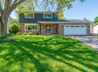1705 Prairie Vista Cir, Bettendorf, IA 52722