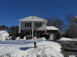 61 Abinet Ct, Selden, NY 11784