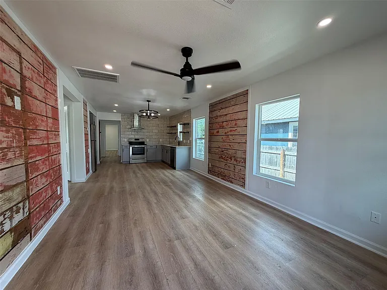 1209 Pine St — Photo 2