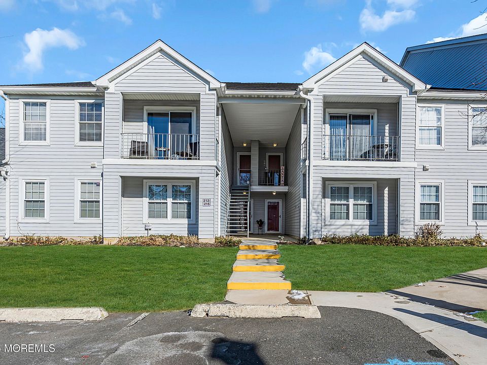 1st image of 212 Waters Edge Dr