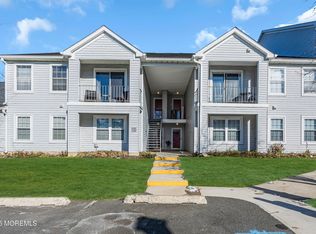 212 Waters Edge Dr, Toms River, NJ 08753