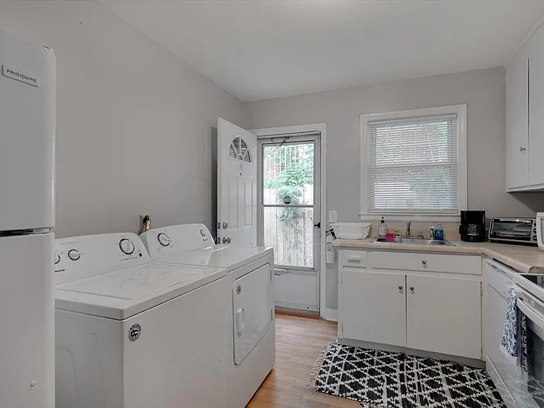815 W Markham Ave #A — Photo 28