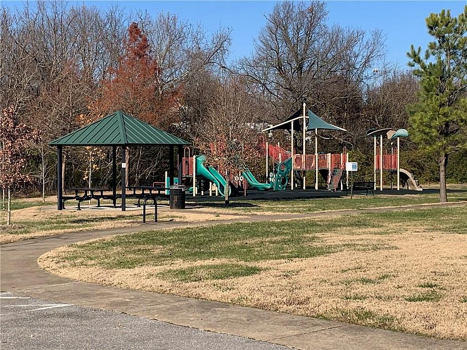 2nd image of 6272-6274 W Milliken Bnd