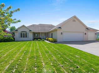 1520 Fallow Dr, Neenah, WI 54956