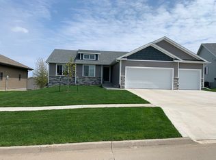 306 Carson Dr, Marshalltown, IA 50158