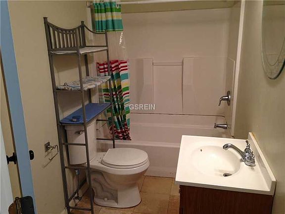 3rd image of 929 Homer St