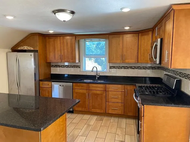 3 bed, 1500 sqft, $3,800 — Photo 3