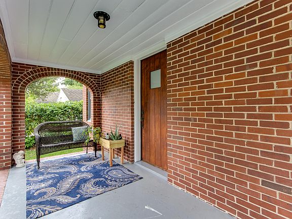 5th image of 1040 Talbot Ave