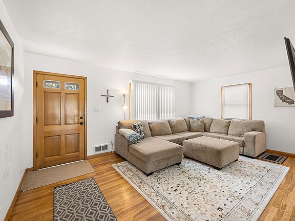 4th image of 2500 Arthur Ave