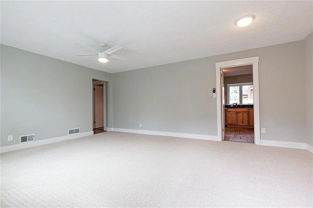 3 bed, 1.5 bath, 1215 sqft, $2,250 — Photo 4