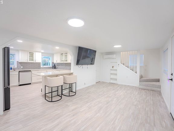 4th image of 15550 SE Tickle Creek Rd