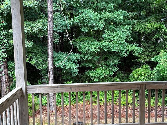 3rd image of 554 Hopscotch Ln