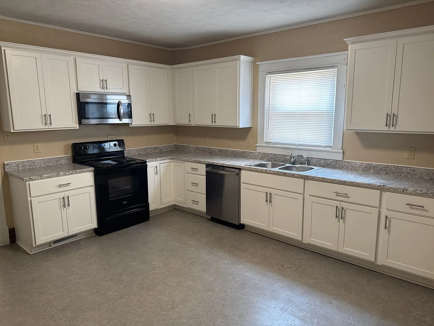 3 Bedroom 1 Bathroom home for $895! — Photo 4